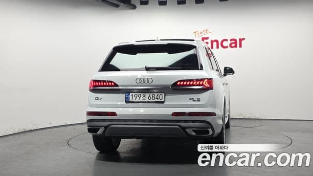 Audi Q7 2023 — ფოტო 4/20