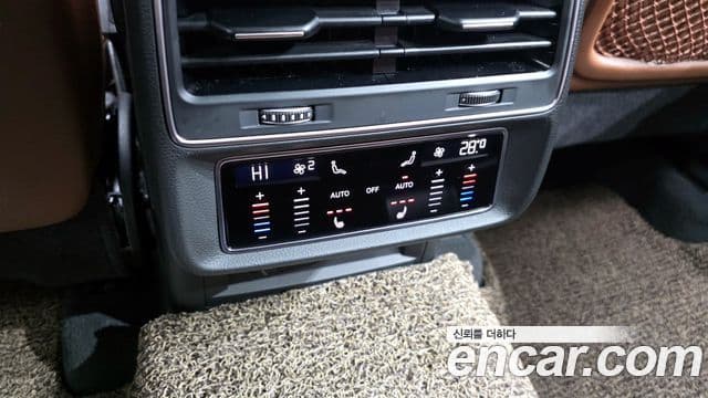 Audi Q7 2023 — ფოტო 19/20