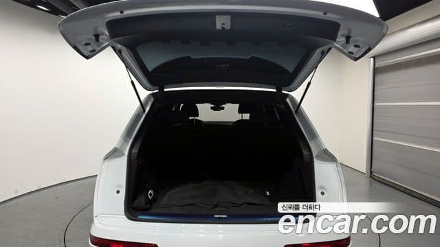 Audi Q7 2023 — ფოტო 20/20