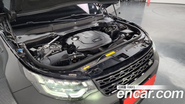 Land Rover Discovery 5 2019 — ფოტო 6/20