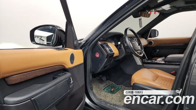 Land Rover Discovery 5 2019 — Şəkil 10/20