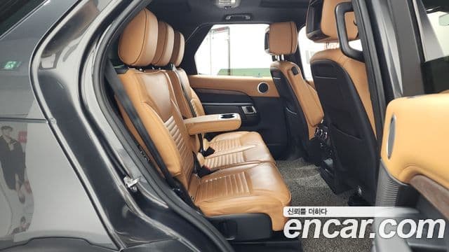 Land Rover Discovery 5 2019 — Şəkil 12/20