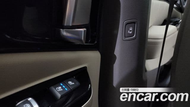 Kia Carnival 2021 — Şəkil 18/20