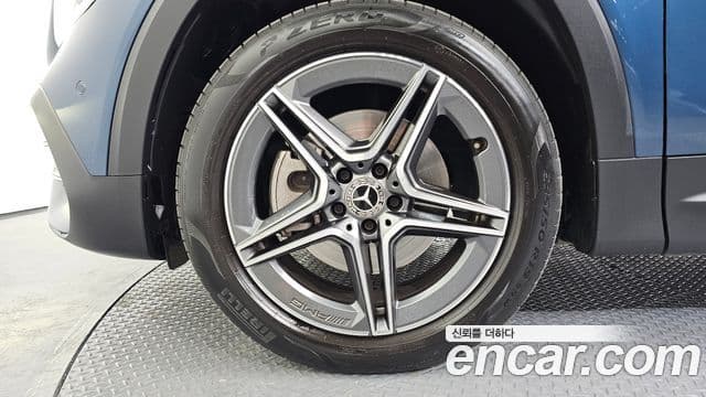 Mercedes-Benz GLB-Class 2023 — ფოტო 16/20