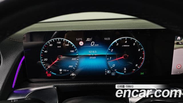 Mercedes-Benz GLB-Class 2023 — ფოტო 7/20