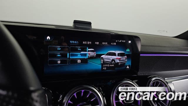 Mercedes-Benz GLB-Class 2023 — ფოტო 18/20