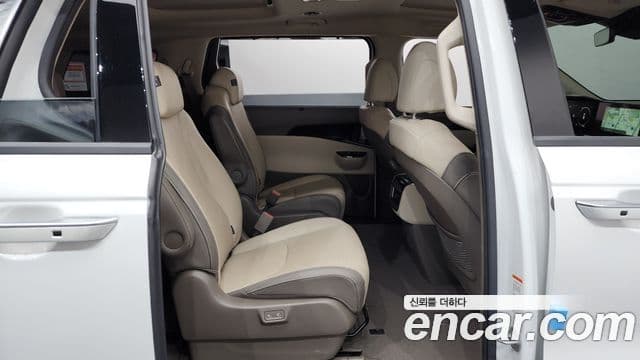 Kia Carnival 2021 — Фото 12/20