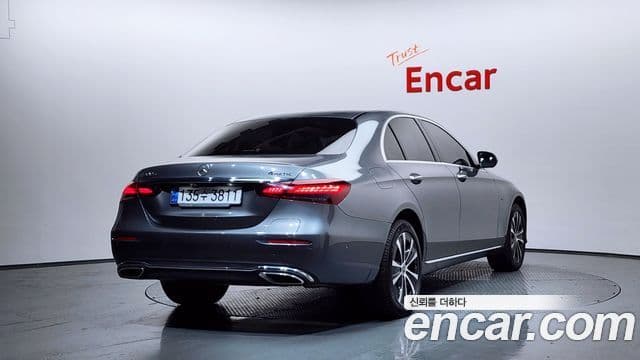 Mercedes-Benz E-Class 2021 — ფოტო 2/20