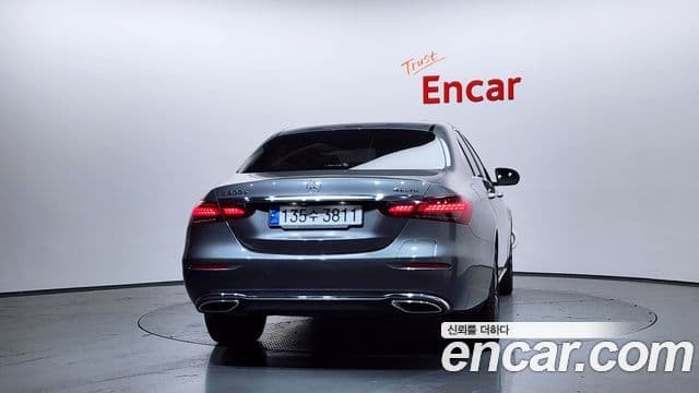 Mercedes-Benz E-Class 2021 — ფოტო 4/20