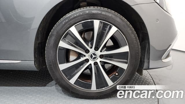 Mercedes-Benz E-Class 2021 — ფოტო 5/20