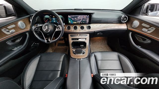 Mercedes-Benz E-Class 2021 — ფოტო 7/20