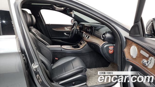 Mercedes-Benz E-Class 2021 — ფოტო 11/20