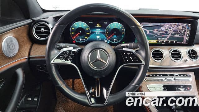 Mercedes-Benz E-Class 2021 — ფოტო 13/20
