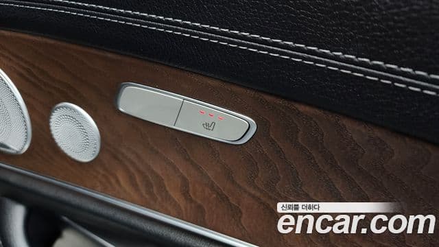 Mercedes-Benz E-Class 2021 — ფოტო 18/20
