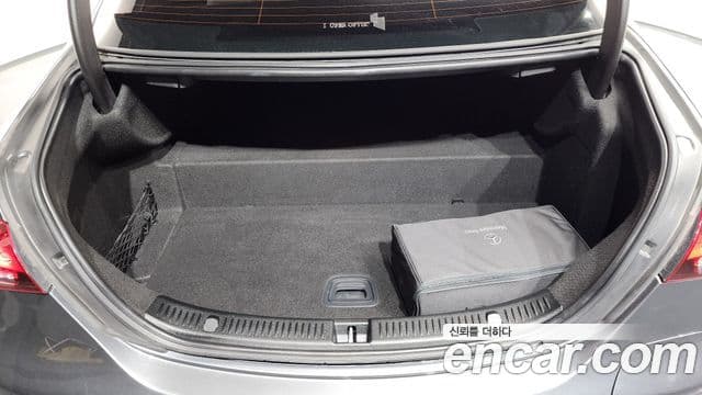 Mercedes-Benz E-Class 2021 — ფოტო 20/20
