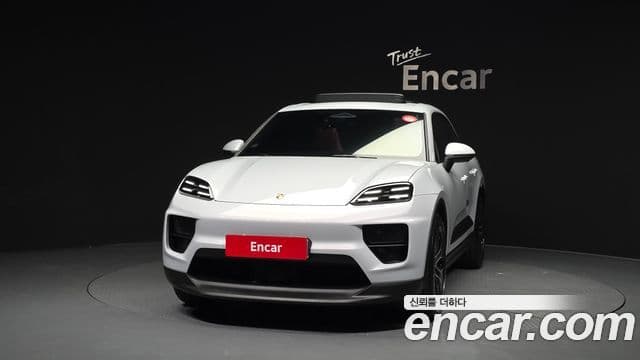 Porsche Macan EV 2025 — Photo 7/20