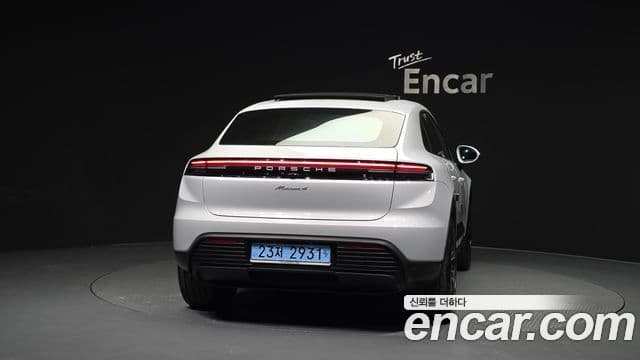 Porsche Macan EV 2025 — Photo 16/20