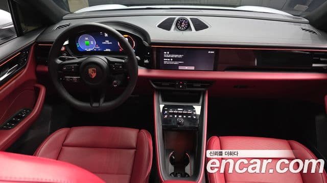 Porsche Macan EV 2025 — Photo 2/20