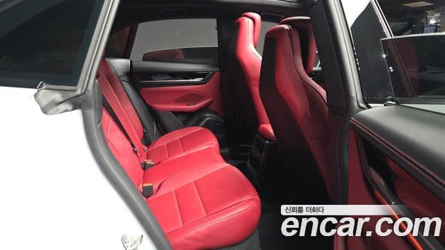 Porsche Macan EV 2025 — Photo 6/20