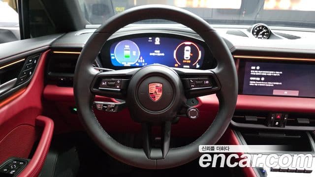 Porsche Macan EV 2025 — Photo 9/20