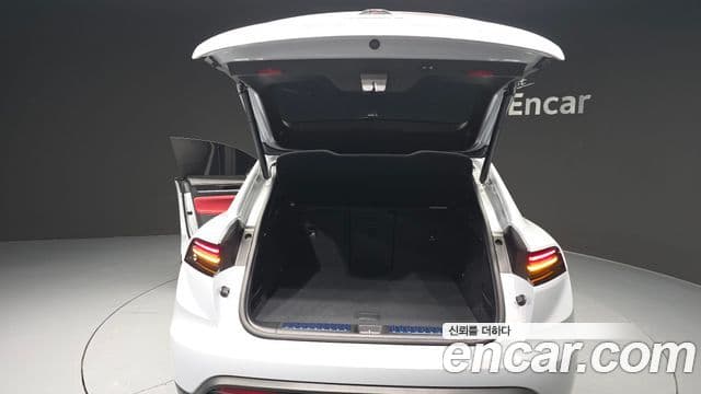 Porsche Macan EV 2025 — Photo 13/20
