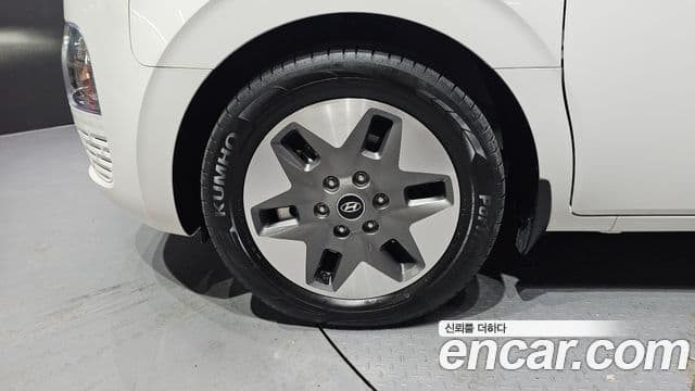 Hyundai Staria 2024 — ფოტო 1/20