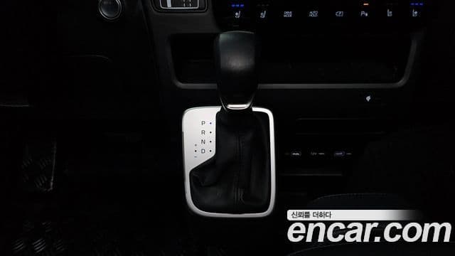 Hyundai Staria 2024 — ფოტო 12/20