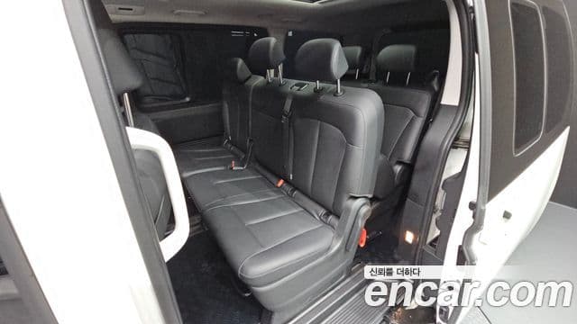 Hyundai Staria 2024 — ფოტო 19/20