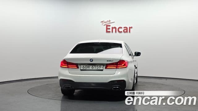 BMW 5 Series 2019 — Photo 19/20