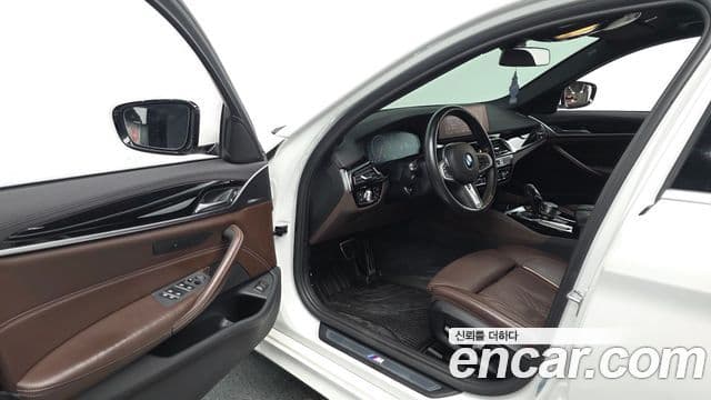 BMW 5 Series 2019 — Şəkil 11/20