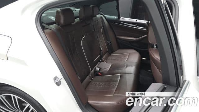 BMW 5 Series 2019 — Şəkil 12/20