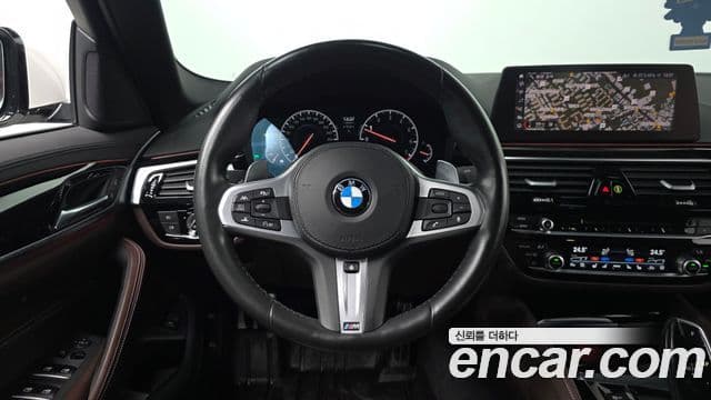 BMW 5 Series 2019 — Photo 11/20
