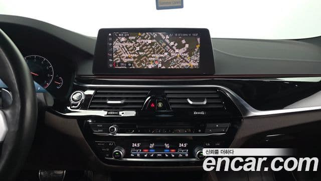 BMW 5 Series 2019 — Şəkil 14/20