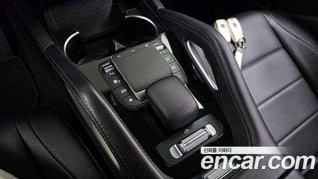 Mercedes-Benz GLE-Class 2019 — Şəkil 18/20
