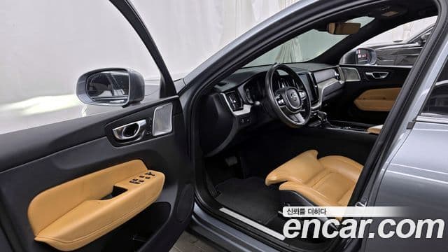 Volvo XC60 2020 — Фото 10/20