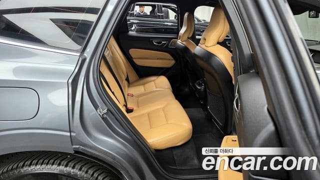 Volvo XC60 2020 — Фото 12/20
