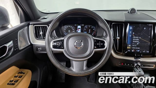 Volvo XC60 2020 — Фото 13/20