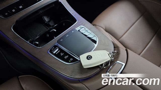 Mercedes-Benz E-Class 2023 — Şəkil 9/20