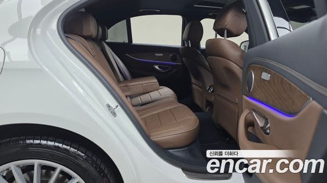 Mercedes-Benz E-Class 2023 — Şəkil 12/20
