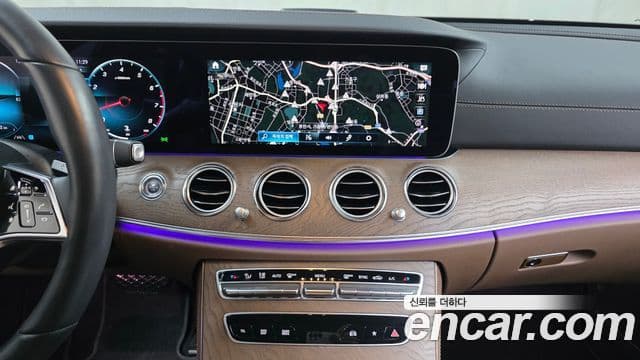 Mercedes-Benz E-Class 2023 — фото 14 из 20