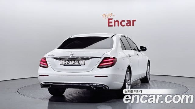 Mercedes-Benz E-Class 2018 — ფოტო 4/20