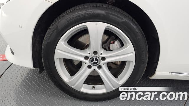 Mercedes-Benz E-Class 2018 — ფოტო 5/20