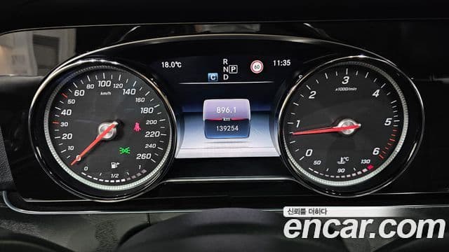 Mercedes-Benz E-Class 2018 — ფოტო 8/20