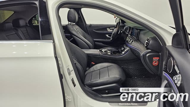 Mercedes-Benz E-Class 2018 — ფოტო 10/20