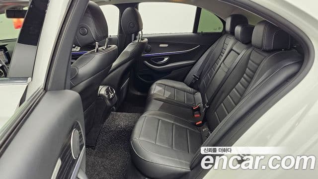 Mercedes-Benz E-Class 2018 — ფოტო 12/20