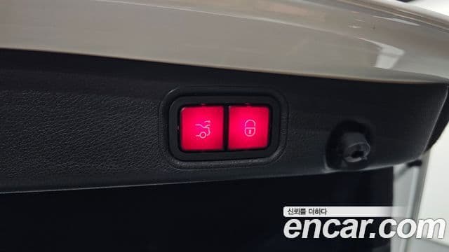 Mercedes-Benz E-Class 2018 — ფოტო 20/20