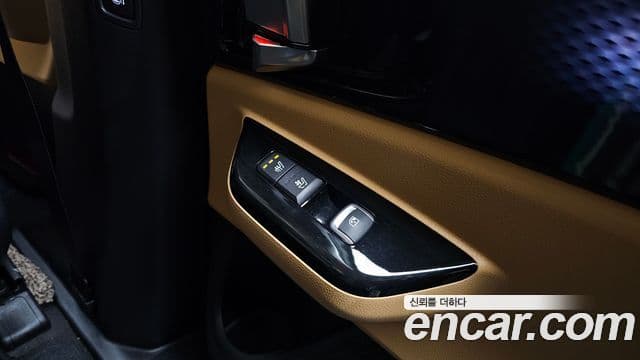 Kia Carnival 2023 — Фото 18/20
