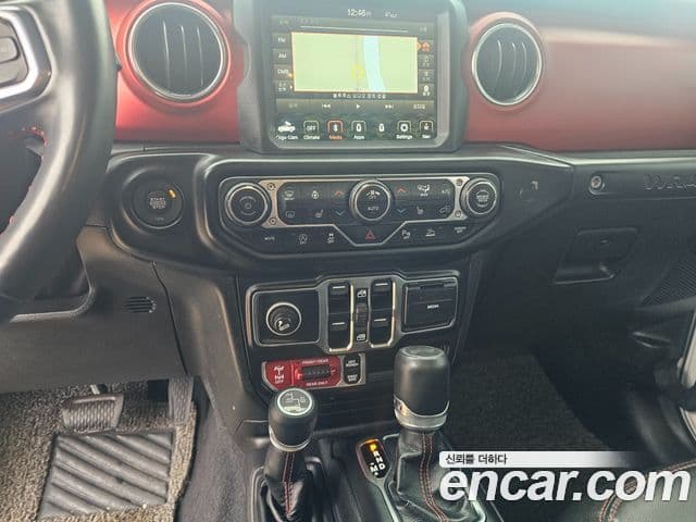Jeep Wrangler 2022 — Şəkil 10/18