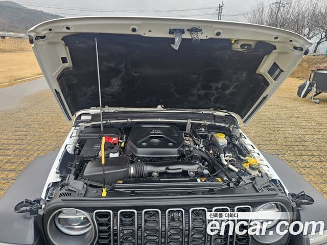 Jeep Wrangler 2022 — Şəkil 15/18