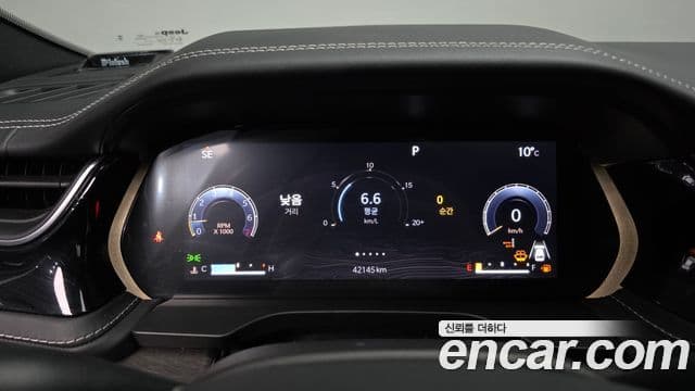 Jeep Grand Cherokee 2022 — ფოტო 8/20